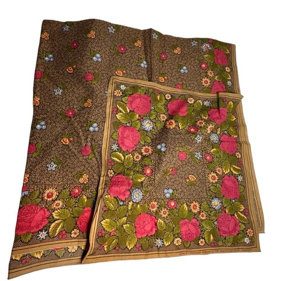 Vintage Green and Red Floral Printed Square from Musee de l’impression, Mulhouse - Picture 5 of 6